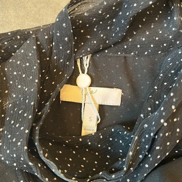 Joie Navy and White Silk Sleeveless Blouse with Tie around the Neck - Picture 8 of 8